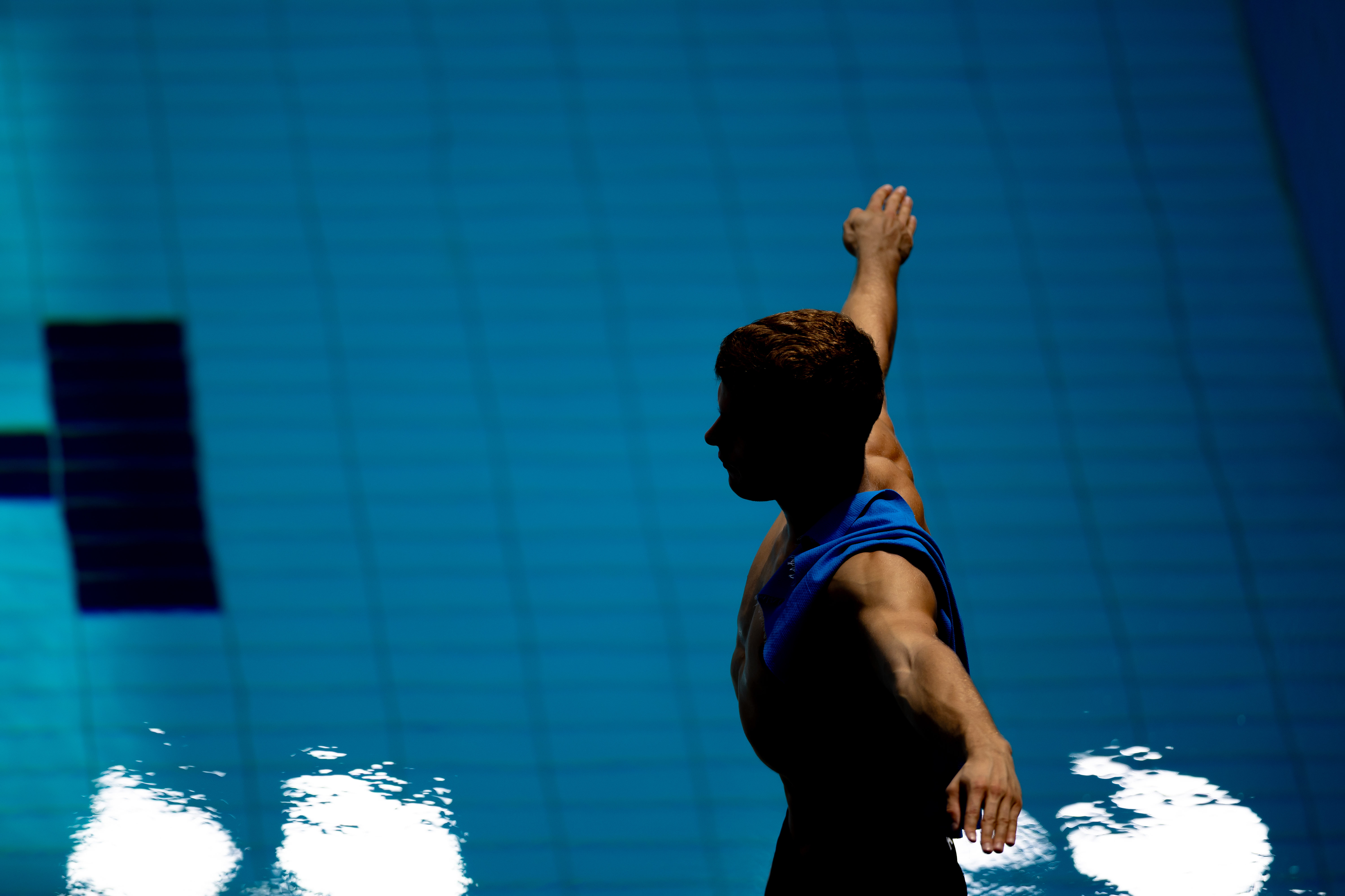 Moritz Wesemann preparing a dive in sunlight in Singapore