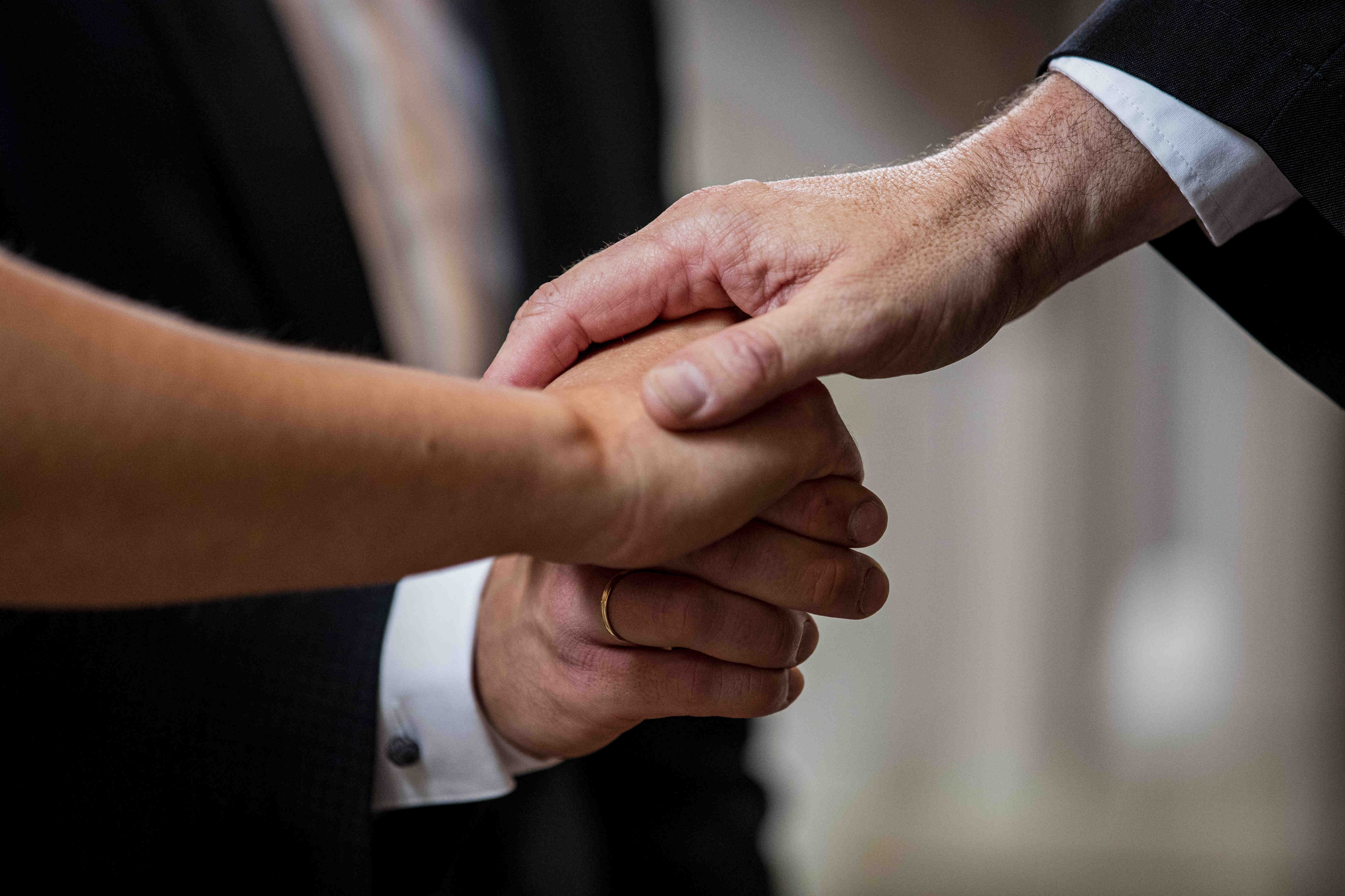 Ungestellte Hochzeitsfotografie mit Gästen